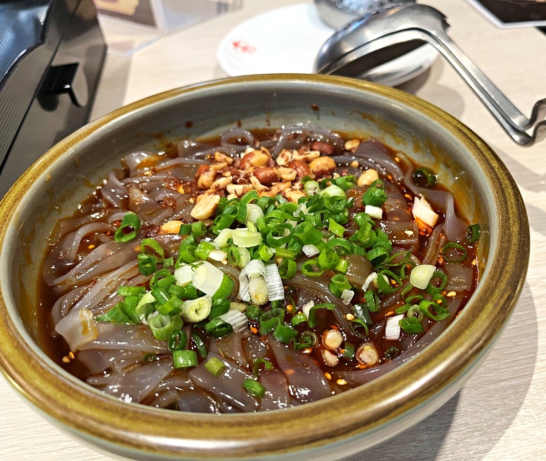 老四川巴蜀麻辣燙 高雄新中山店 | 環境大升級 | 小菜 x 鴨血豆腐 x 飲料無限享用 | 老四川必吃