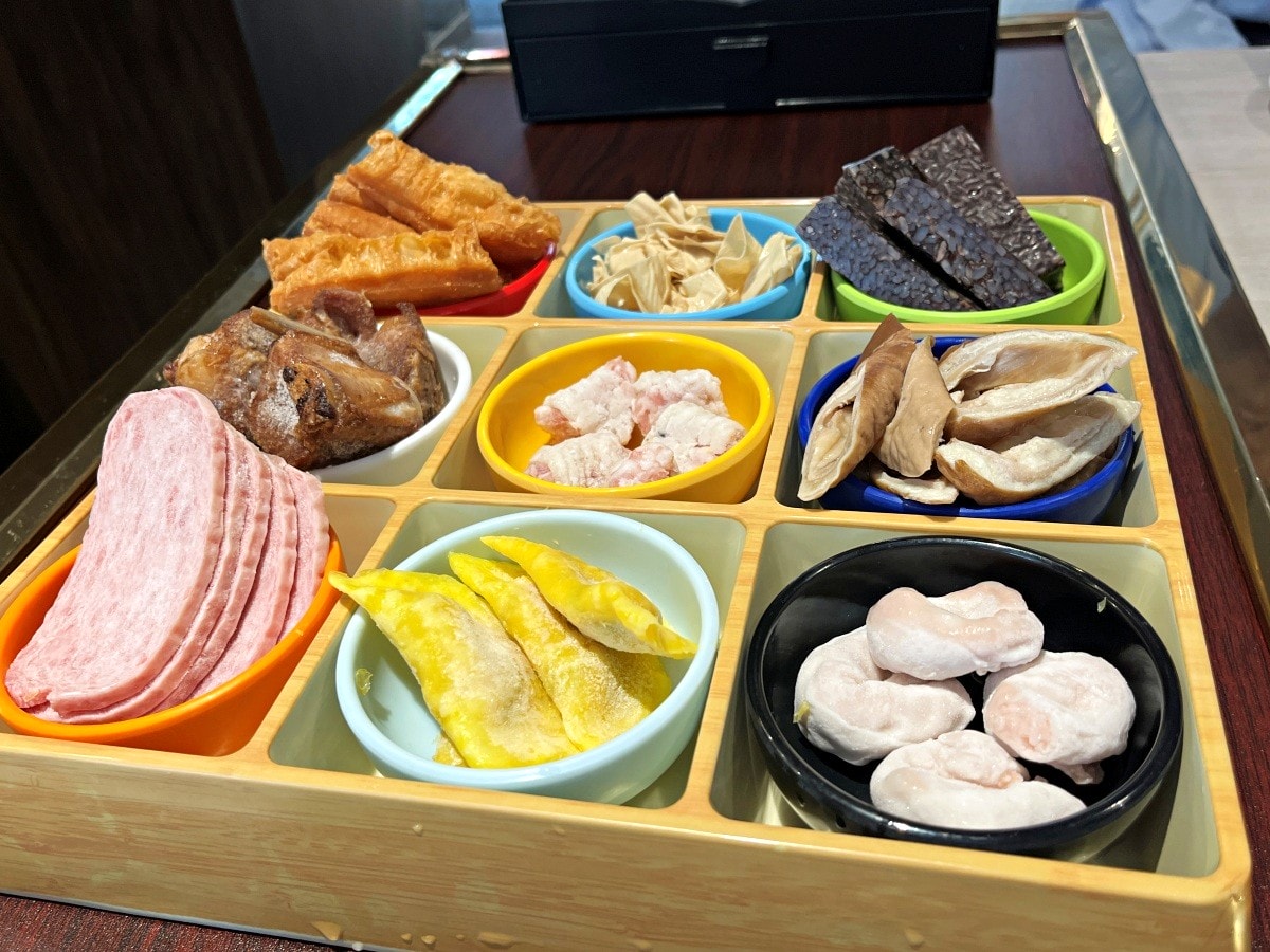 老四川巴蜀麻辣燙 高雄新中山店 | 環境大升級 | 小菜 x 鴨血豆腐 x 飲料無限享用 | 老四川必吃