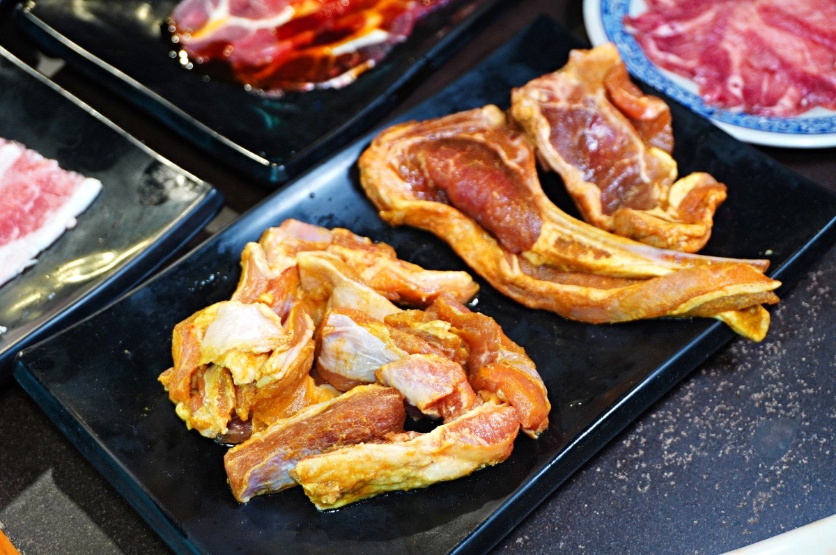 胖肚肚燒肉 基隆店 | 高空景觀炭火燒肉吃到飽 | 基隆餐廳推薦