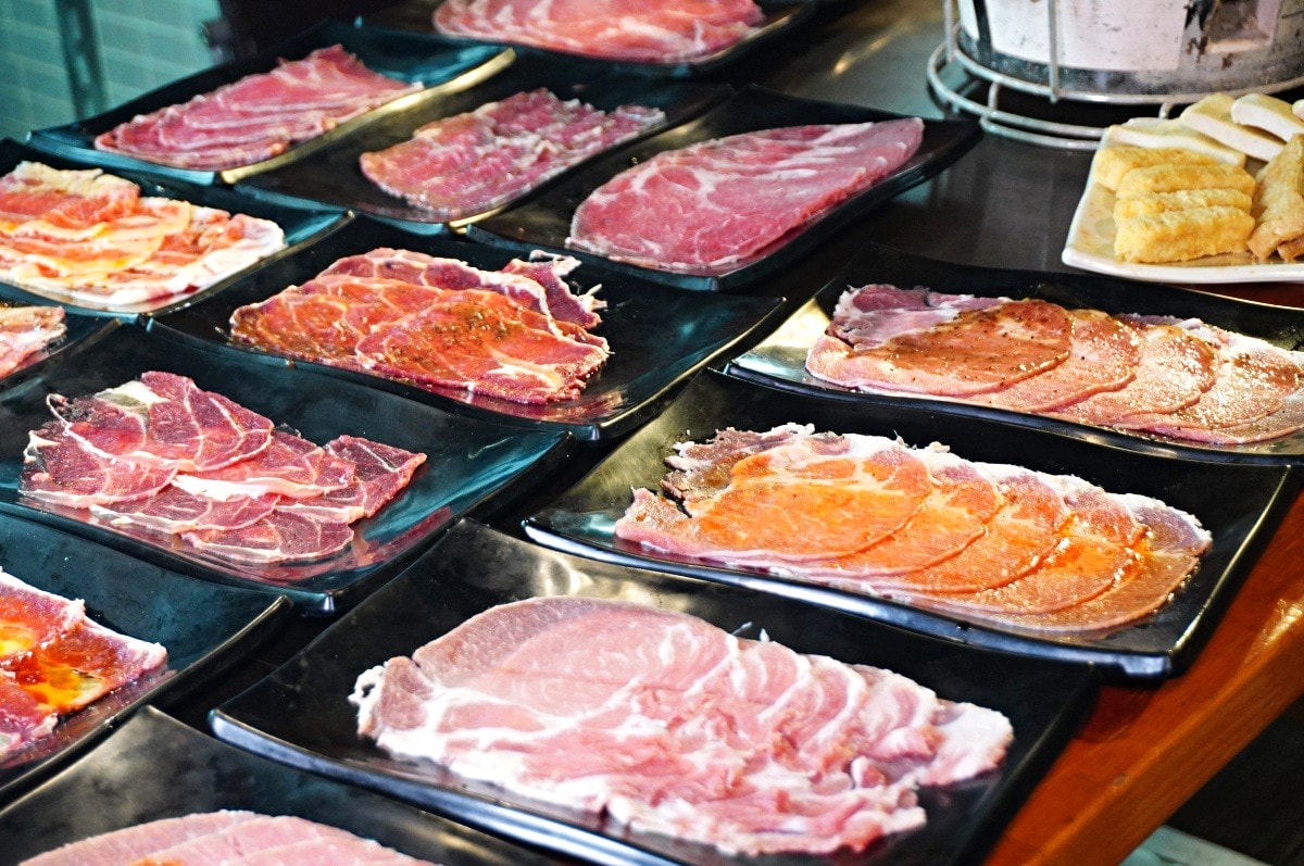 胖肚肚燒肉 基隆店 | 高空景觀炭火燒肉吃到飽 | 基隆餐廳推薦