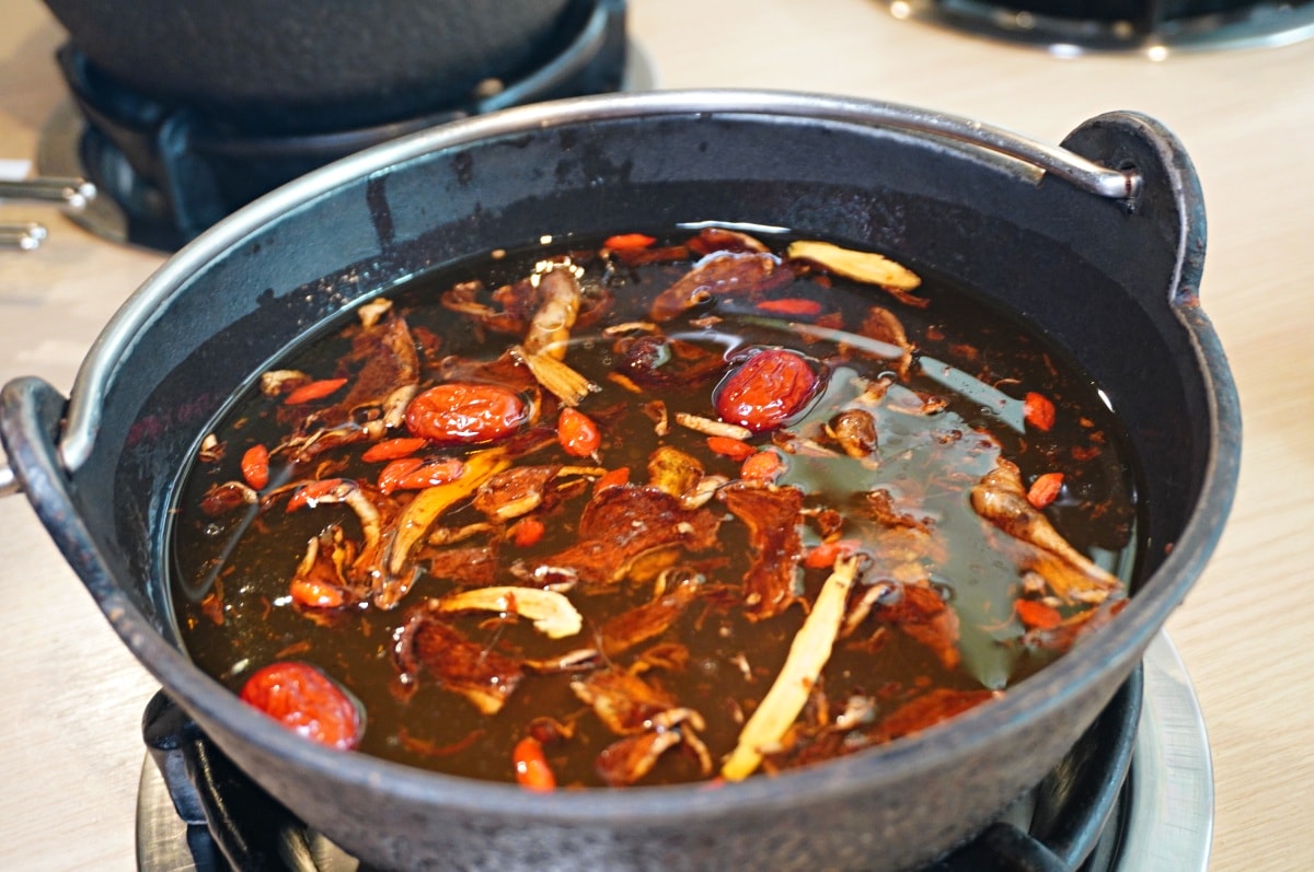 八石什鍋 嘉義店 | 超過30種食材自助吧無限享用 | 食補鍋底冬天必備