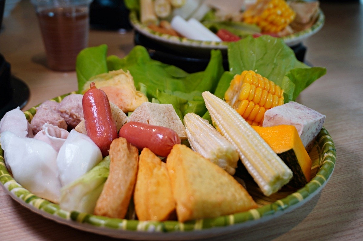八石什鍋 嘉義店 | 超過30種食材自助吧無限享用 | 食補鍋底冬天必備