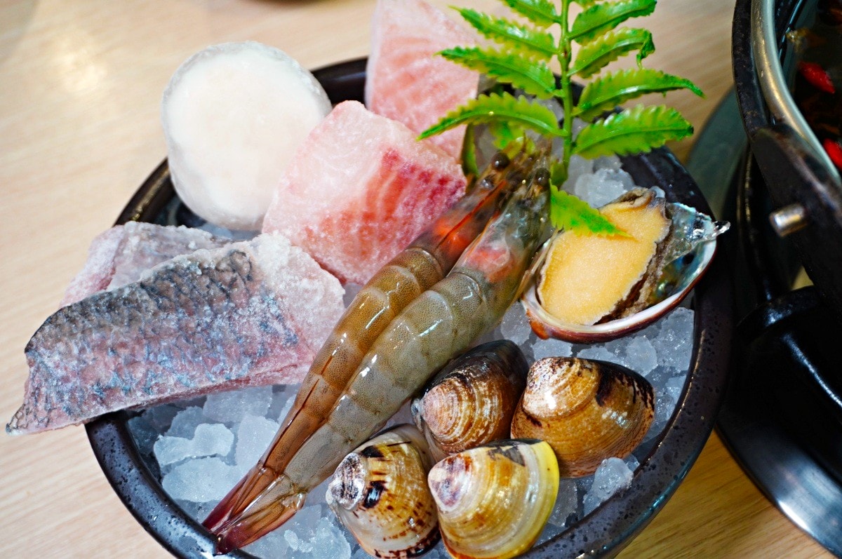 八石什鍋 嘉義店 | 超過30種食材自助吧無限享用 | 食補鍋底冬天必備