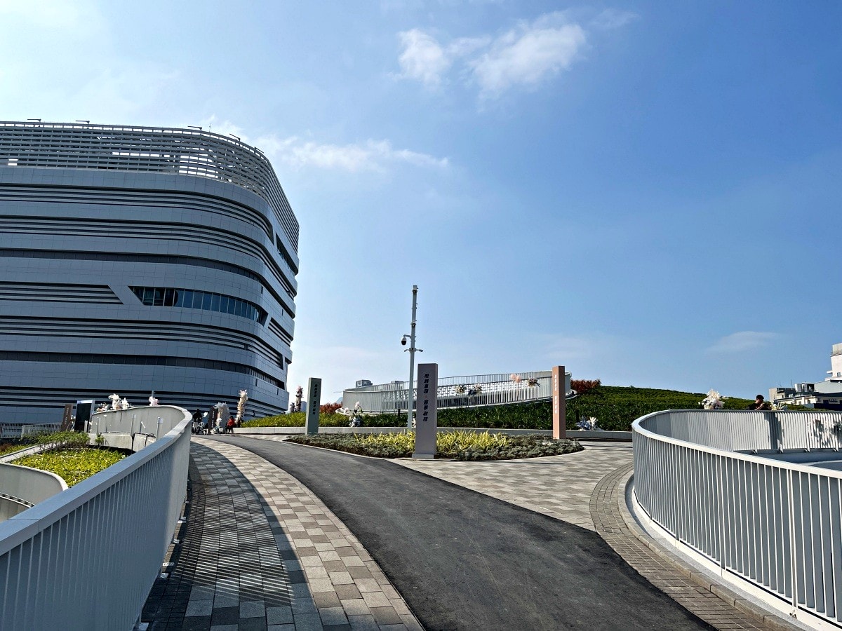 高雄車站終於完工啦 | 荷蘭建築團隊Mecanoo 完整作品 | 高雄車站綠色空中步道 | 高雄車站捷運轉乘