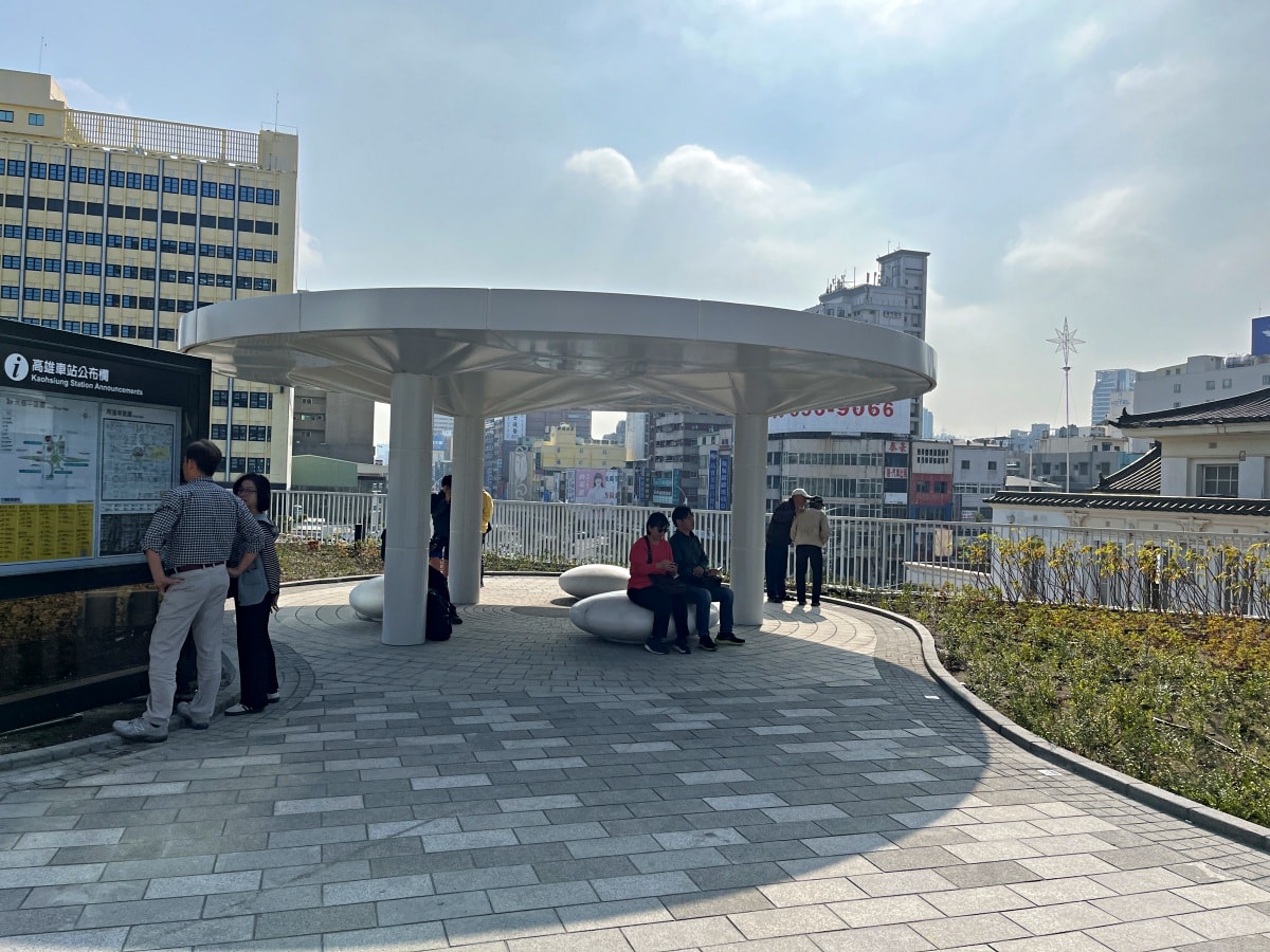 高雄車站終於完工啦 | 荷蘭建築團隊Mecanoo 完整作品 | 高雄車站綠色空中步道 | 高雄車站捷運轉乘
