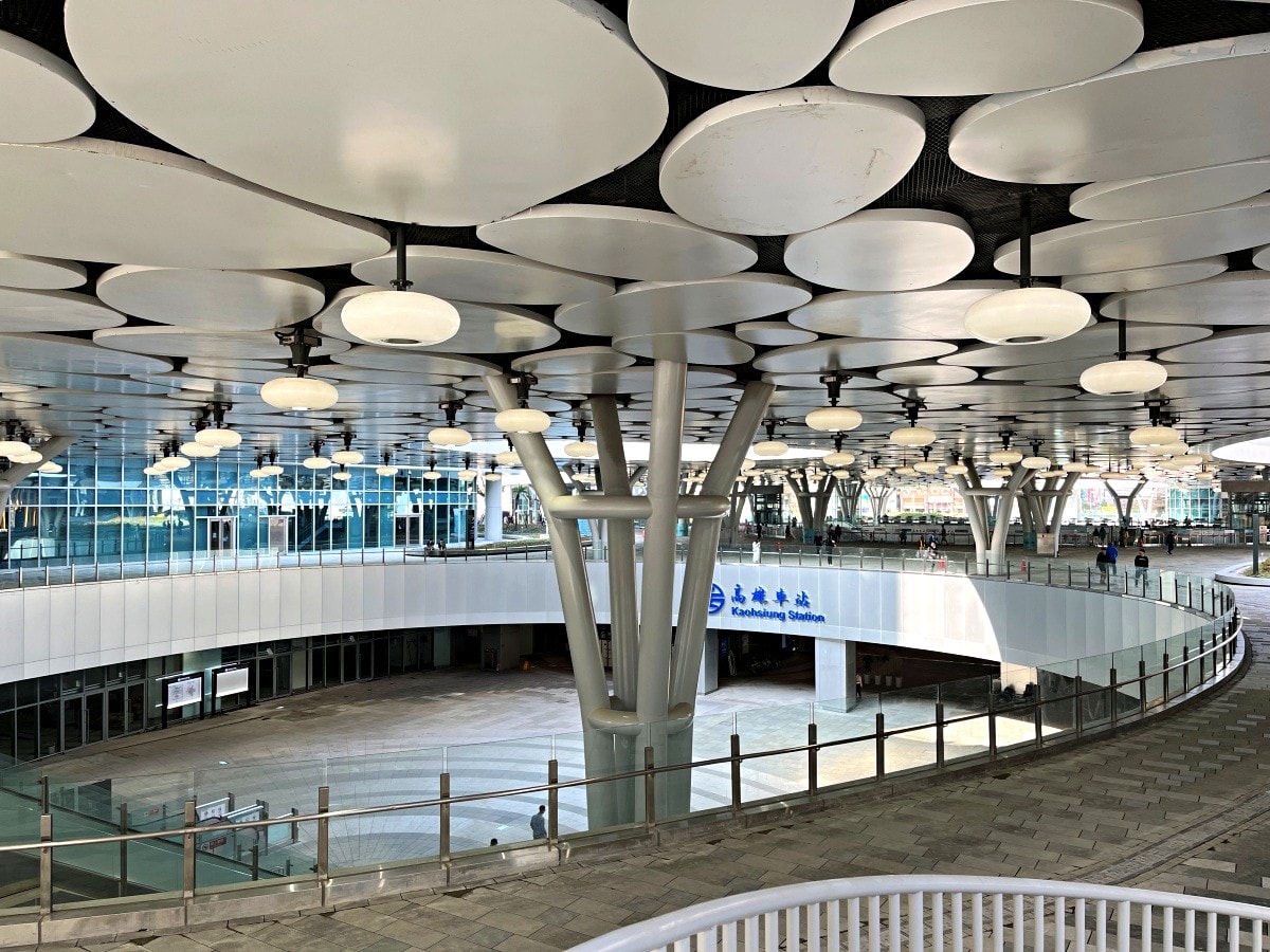 高雄車站終於完工啦 | 荷蘭建築團隊Mecanoo 完整作品 | 高雄車站綠色空中步道 | 高雄車站捷運轉乘