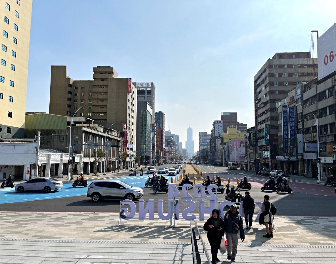 高雄車站終於完工啦 | 荷蘭建築團隊Mecanoo 完整作品 | 高雄車站綠色空中步道 | 高雄車站捷運轉乘
