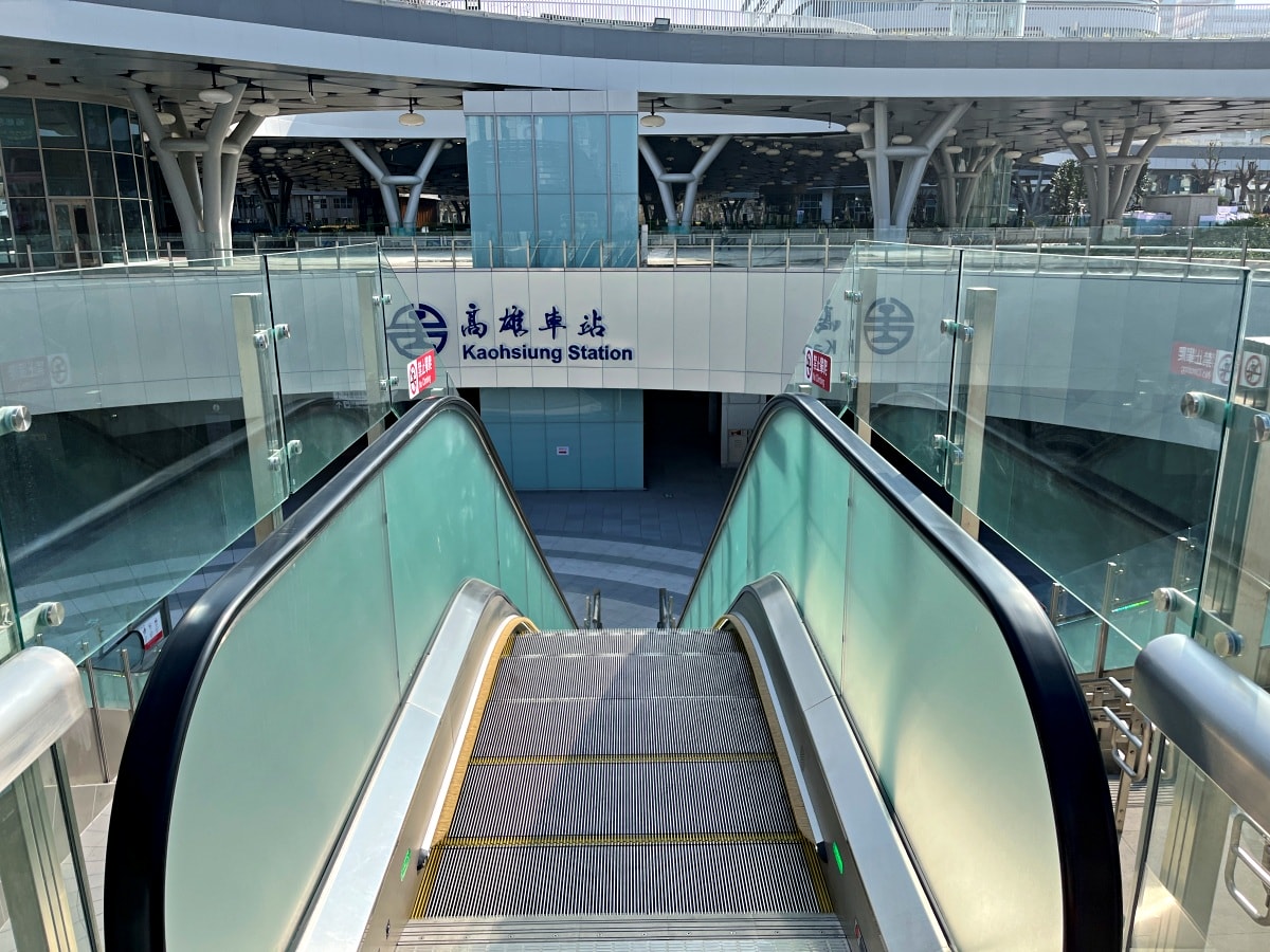 高雄車站終於完工啦 | 荷蘭建築團隊Mecanoo 完整作品 | 高雄車站綠色空中步道 | 高雄車站捷運轉乘