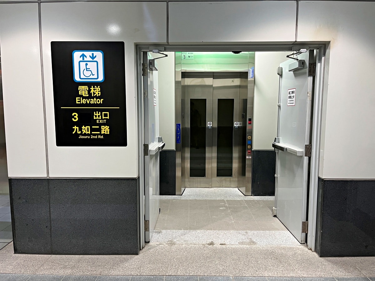 高雄車站終於完工啦 | 荷蘭建築團隊Mecanoo 完整作品 | 高雄車站綠色空中步道 | 高雄車站捷運轉乘