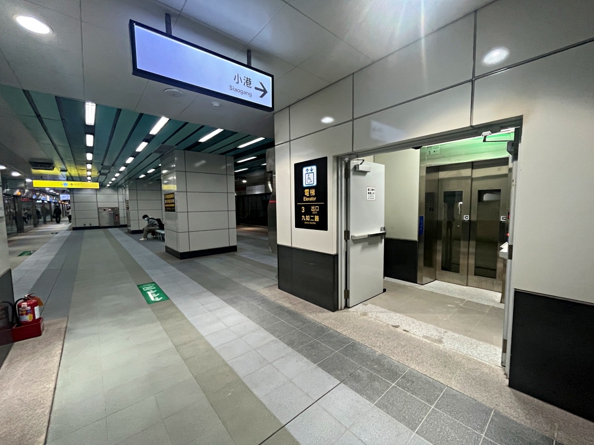 高雄車站終於完工啦 | 荷蘭建築團隊Mecanoo 完整作品 | 高雄車站綠色空中步道 | 高雄車站捷運轉乘