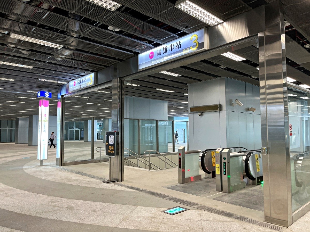 高雄車站終於完工啦 | 荷蘭建築團隊Mecanoo 完整作品 | 高雄車站綠色空中步道 | 高雄車站捷運轉乘