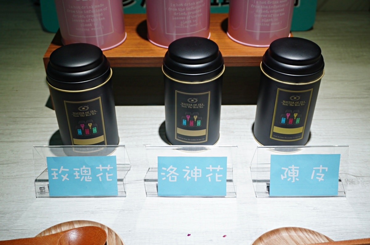 哇!還沒開賣就滿滿排隊人潮!集團精心籌畫6年開啟酸菜魚時尚風潮 | 6年的熱血暴走之路~不停的田調多國料區、穿巷吃研藏味,往返在炒鍋炮爐間、精品時尚界,翻玩酸菜魚融合時尚精品獨樹一幟的生活美學,讓世界美味,美學一生 | 狂一鍋酸菜魚 | 台南 - 第9張圖 哇!還沒開賣就滿滿排隊人潮!集團精心籌畫6年開啟酸菜魚時尚風潮 | 6年的熱血暴走之路~不停的田調多國料區、穿巷吃研藏味,往返在炒鍋炮爐間、精品時尚界,翻玩酸菜魚融合時尚精品獨樹一幟的生活美學,讓世界美味,美學一生 | 狂一鍋酸菜魚 | 台南