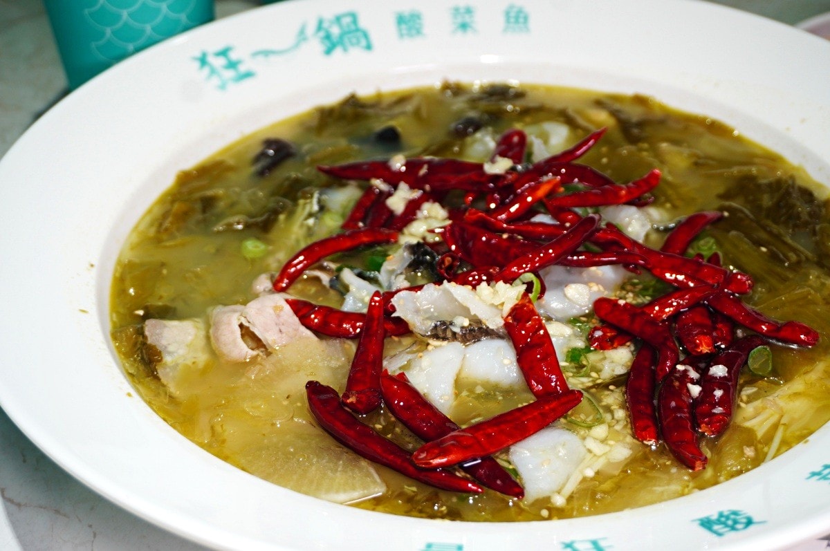 哇!還沒開賣就滿滿排隊人潮!集團精心籌畫6年開啟酸菜魚時尚風潮 | 6年的熱血暴走之路~不停的田調多國料區、穿巷吃研藏味,往返在炒鍋炮爐間、精品時尚界,翻玩酸菜魚融合時尚精品獨樹一幟的生活美學,讓世界美味,美學一生 | 狂一鍋酸菜魚 | 台南 - 第21張圖 哇!還沒開賣就滿滿排隊人潮!集團精心籌畫6年開啟酸菜魚時尚風潮 | 6年的熱血暴走之路~不停的田調多國料區、穿巷吃研藏味,往返在炒鍋炮爐間、精品時尚界,翻玩酸菜魚融合時尚精品獨樹一幟的生活美學,讓世界美味,美學一生 | 狂一鍋酸菜魚 | 台南