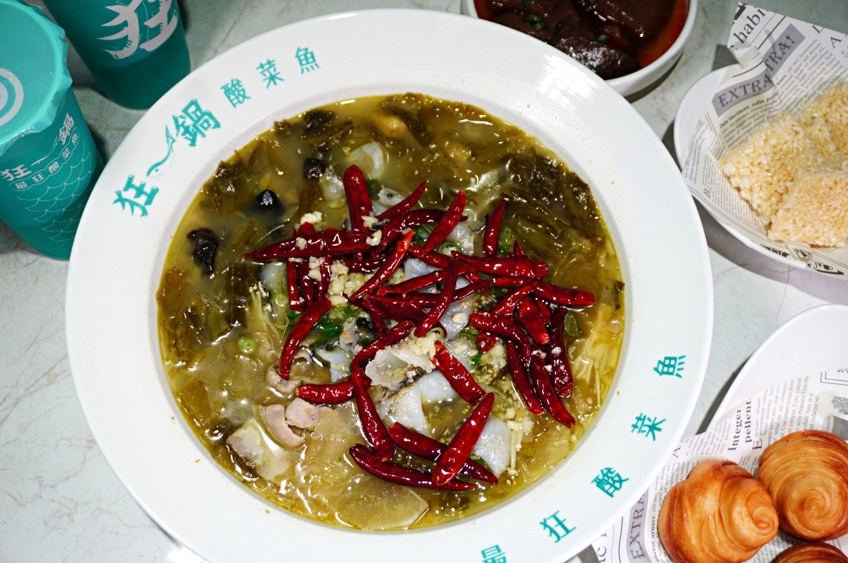 哇!還沒開賣就滿滿排隊人潮!集團精心籌畫6年開啟酸菜魚時尚風潮 | 6年的熱血暴走之路~不停的田調多國料區、穿巷吃研藏味,往返在炒鍋炮爐間、精品時尚界,翻玩酸菜魚融合時尚精品獨樹一幟的生活美學,讓世界美味,美學一生 | 狂一鍋酸菜魚 | 台南 - 第20張圖 哇!還沒開賣就滿滿排隊人潮!集團精心籌畫6年開啟酸菜魚時尚風潮 | 6年的熱血暴走之路~不停的田調多國料區、穿巷吃研藏味,往返在炒鍋炮爐間、精品時尚界,翻玩酸菜魚融合時尚精品獨樹一幟的生活美學,讓世界美味,美學一生 | 狂一鍋酸菜魚 | 台南
