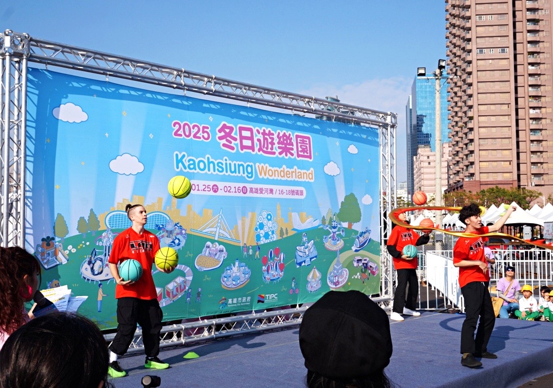 高雄冬日遊樂園 2025 | 吉伊卡哇聯名遊樂園 | 吉伊卡哇提燈 | 高雄吉伊卡哇 | 高雄燈會2025