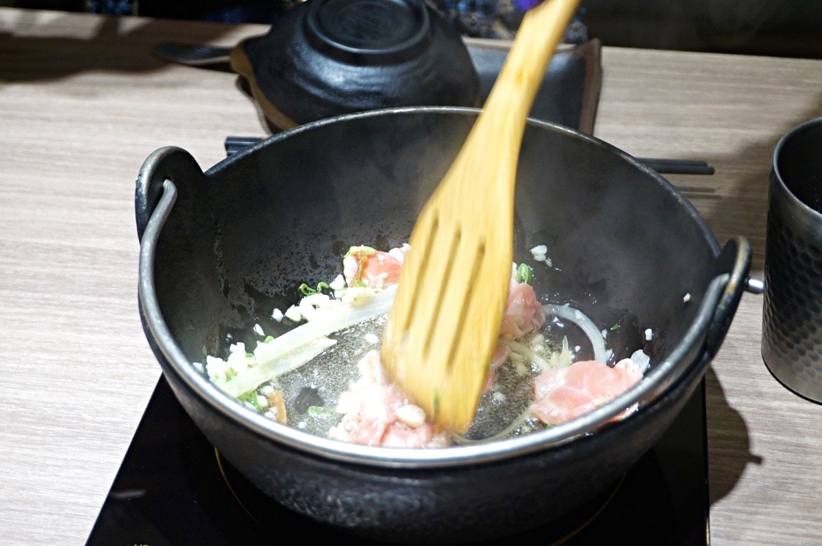 火車讚養生石頭火鍋-蘆洲超豐富半自助式個人鍋 | 真材實料湯頭