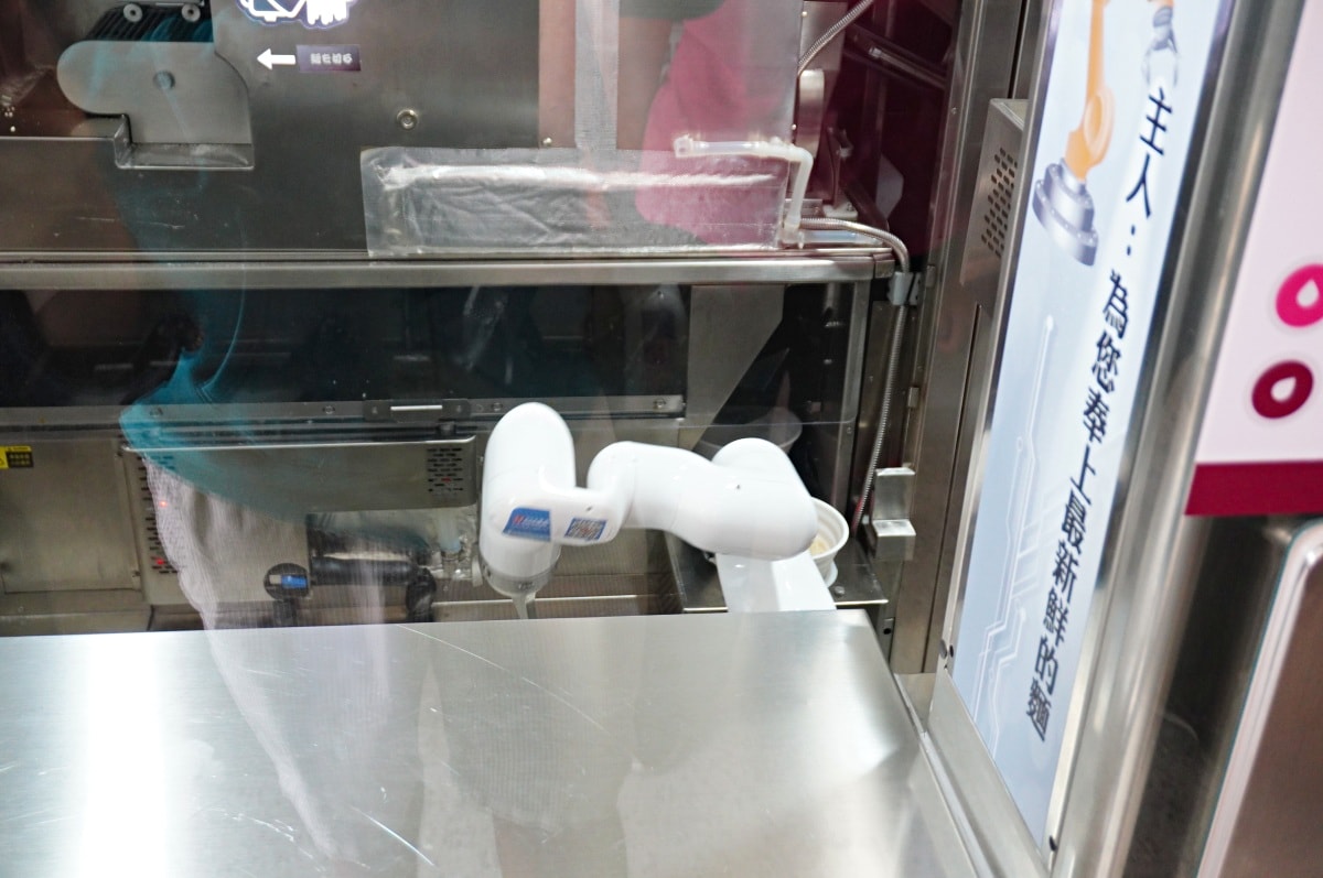 高雄 甄鮮麵館 | AI 智能麵店全自動製麵煮麵 | 還有好吃的智慧販售小菜冰淇淋 - 第4張圖 高雄 甄鮮麵館 | AI 智能麵店全自動製麵煮麵 | 還有好吃的智慧販售小菜冰淇淋