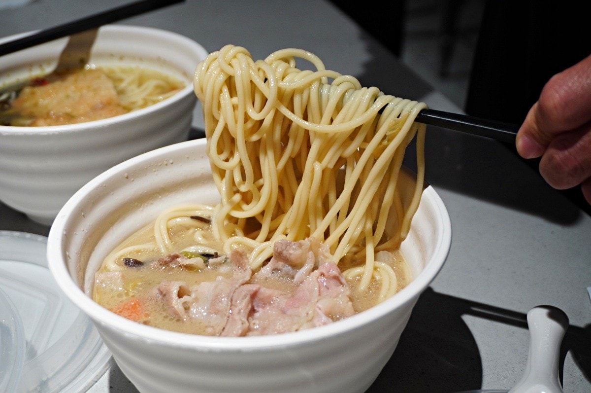 高雄 甄鮮麵館 | AI 智能麵店全自動製麵煮麵 | 還有好吃的智慧販售小菜冰淇淋 - 第14張圖 高雄 甄鮮麵館 | AI 智能麵店全自動製麵煮麵 | 還有好吃的智慧販售小菜冰淇淋