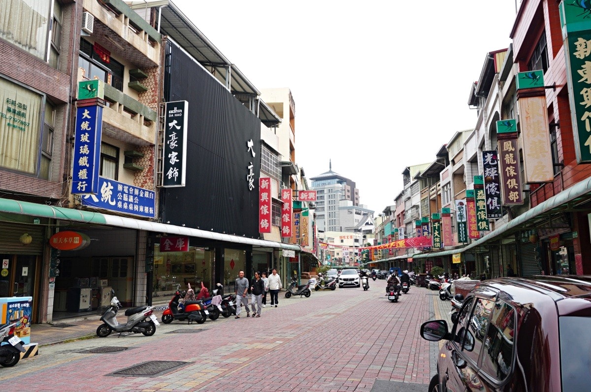 2025鳳山三民x金蛇進厝富滿堂 | 鳳山三民路佛具家具街 | 古蹟人文歷史導覽 | 傳統美食必吃推薦 - 第18張圖 2025鳳山三民x金蛇進厝富滿堂 | 鳳山三民路佛具家具街 | 古蹟人文歷史導覽 | 傳統美食必吃推薦