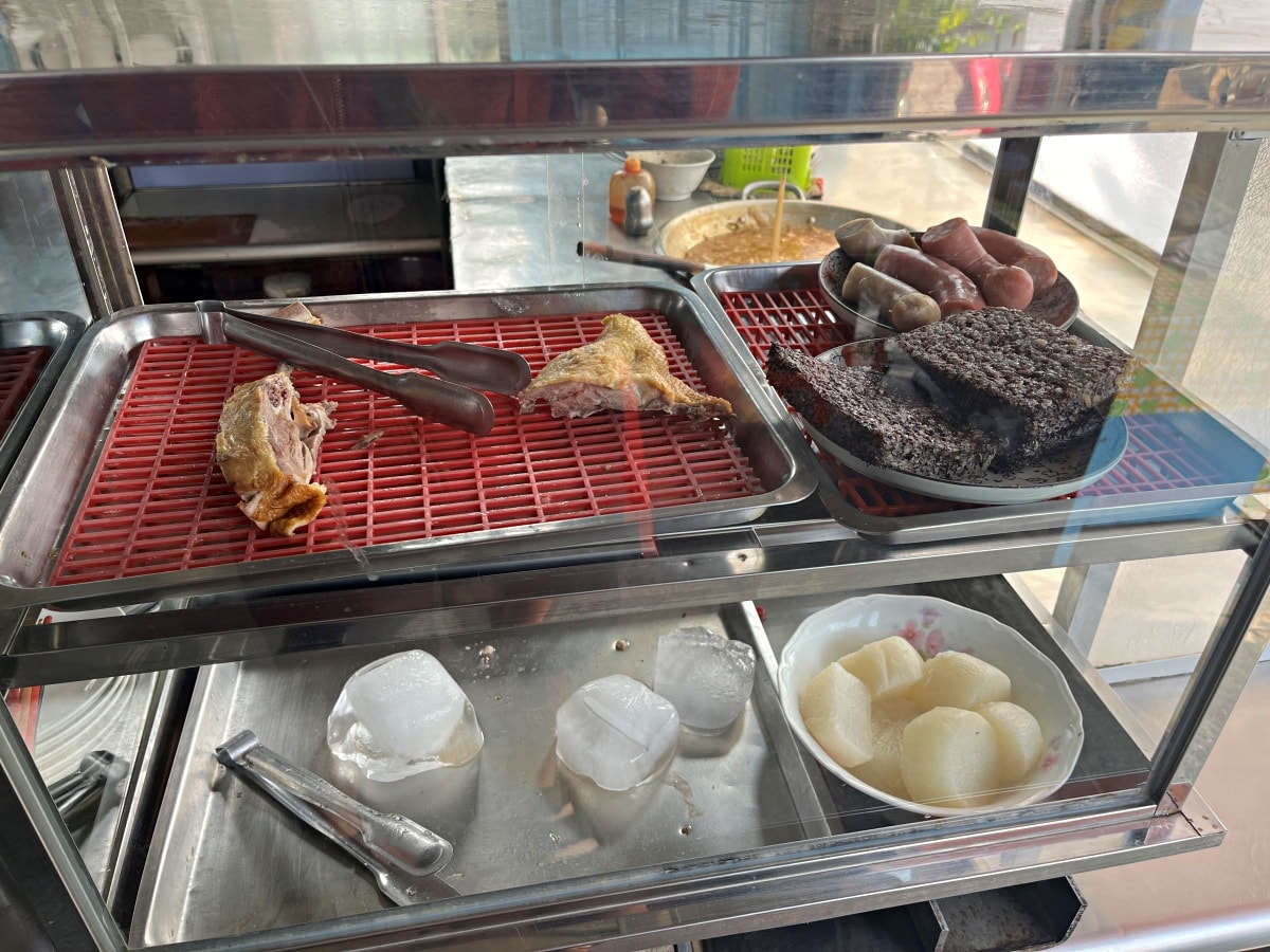 美枝小吃部 – 前鎮無招牌30年老店 | 必吃鴨肉飯 | 招牌肉羹 - 第5張圖 美枝小吃部 – 前鎮無招牌30年老店 | 必吃鴨肉飯 | 招牌肉羹