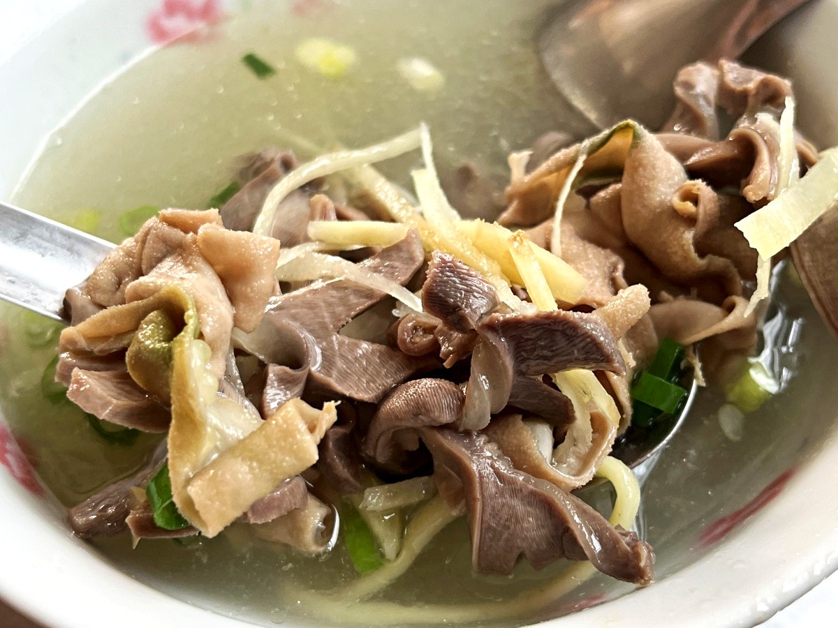美枝小吃部 – 前鎮無招牌30年老店 | 必吃鴨肉飯 | 招牌肉羹 - 第8張圖 美枝小吃部 – 前鎮無招牌30年老店 | 必吃鴨肉飯 | 招牌肉羹