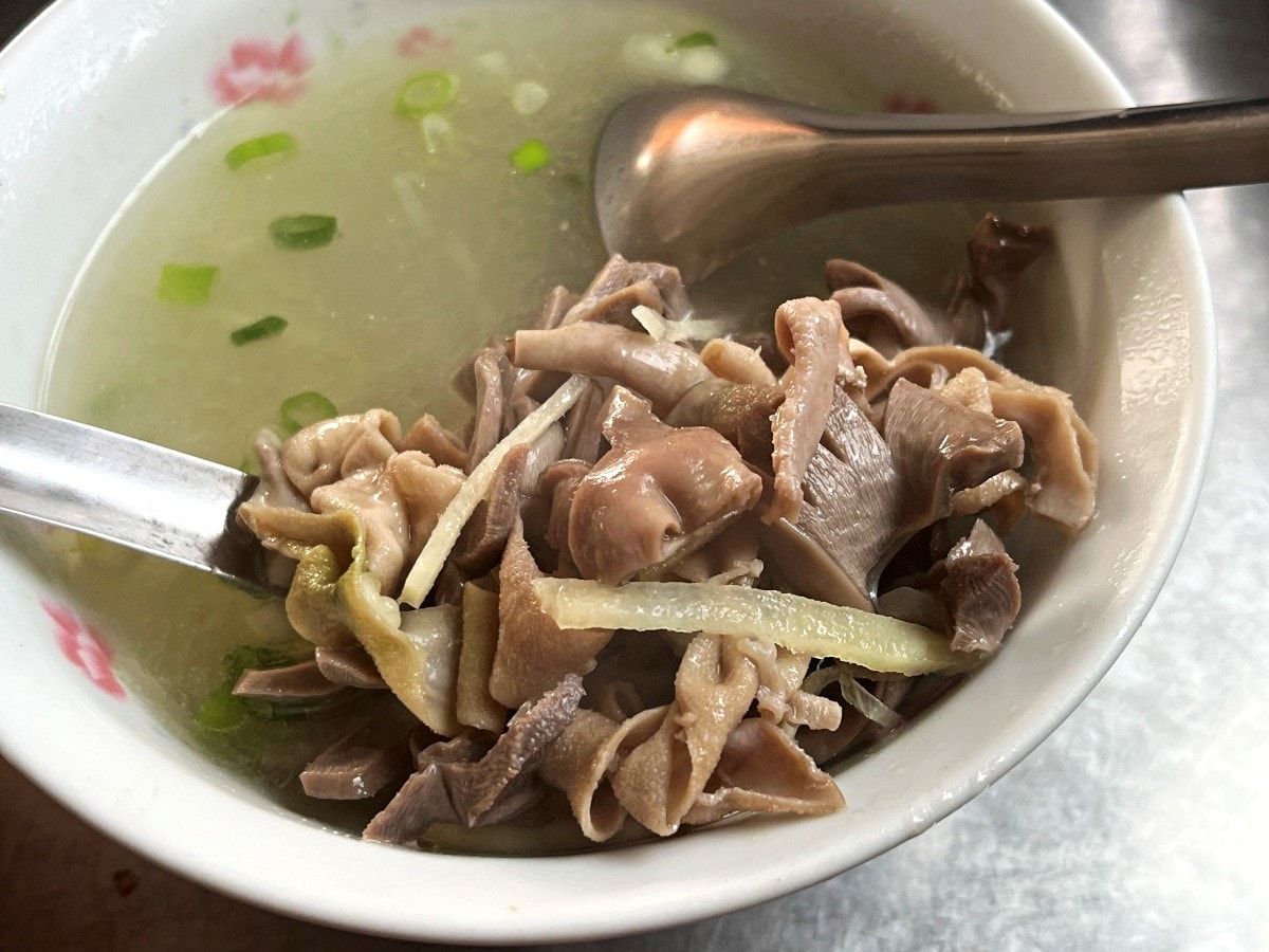 美枝小吃部 – 前鎮無招牌30年老店 | 必吃鴨肉飯 | 招牌肉羹 - 第7張圖 美枝小吃部 – 前鎮無招牌30年老店 | 必吃鴨肉飯 | 招牌肉羹