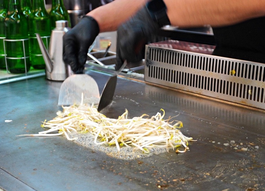 彡食亭鐵板燒-高雄鼎中店 | 平價實在免費續菜 | 高雄鼎中路商圈美食 - 第10張圖 彡食亭鐵板燒-高雄鼎中店 | 平價實在免費續菜 | 高雄鼎中路商圈美食