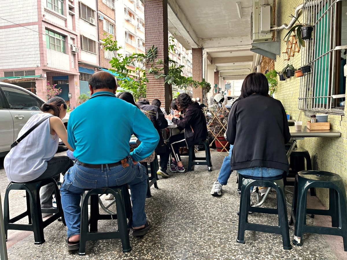 英明無名麵店 | 高雄 超好吃熱油潑辣麵 | 英明國中旁人氣陽春麵店 - 第4張圖 英明無名麵店 | 高雄 超好吃熱油潑辣麵 | 英明國中旁人氣陽春麵店
