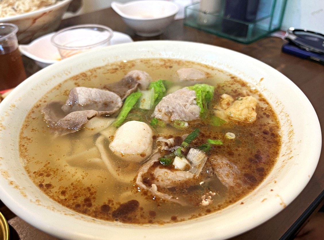 北芳園 牛肉拉麵-鳳山大東店 | 加麵不加價超美味手工刀削麵 | 必需要推的平價美味