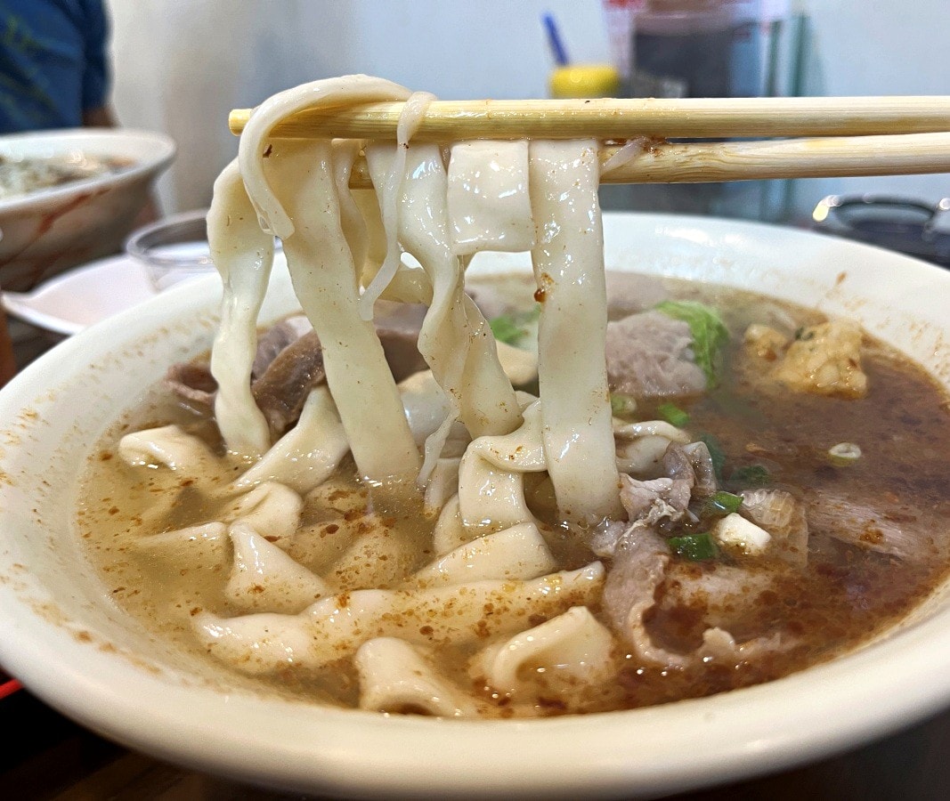 北芳園 牛肉拉麵-鳳山大東店 | 加麵不加價超美味手工刀削麵 | 必需要推的平價美味