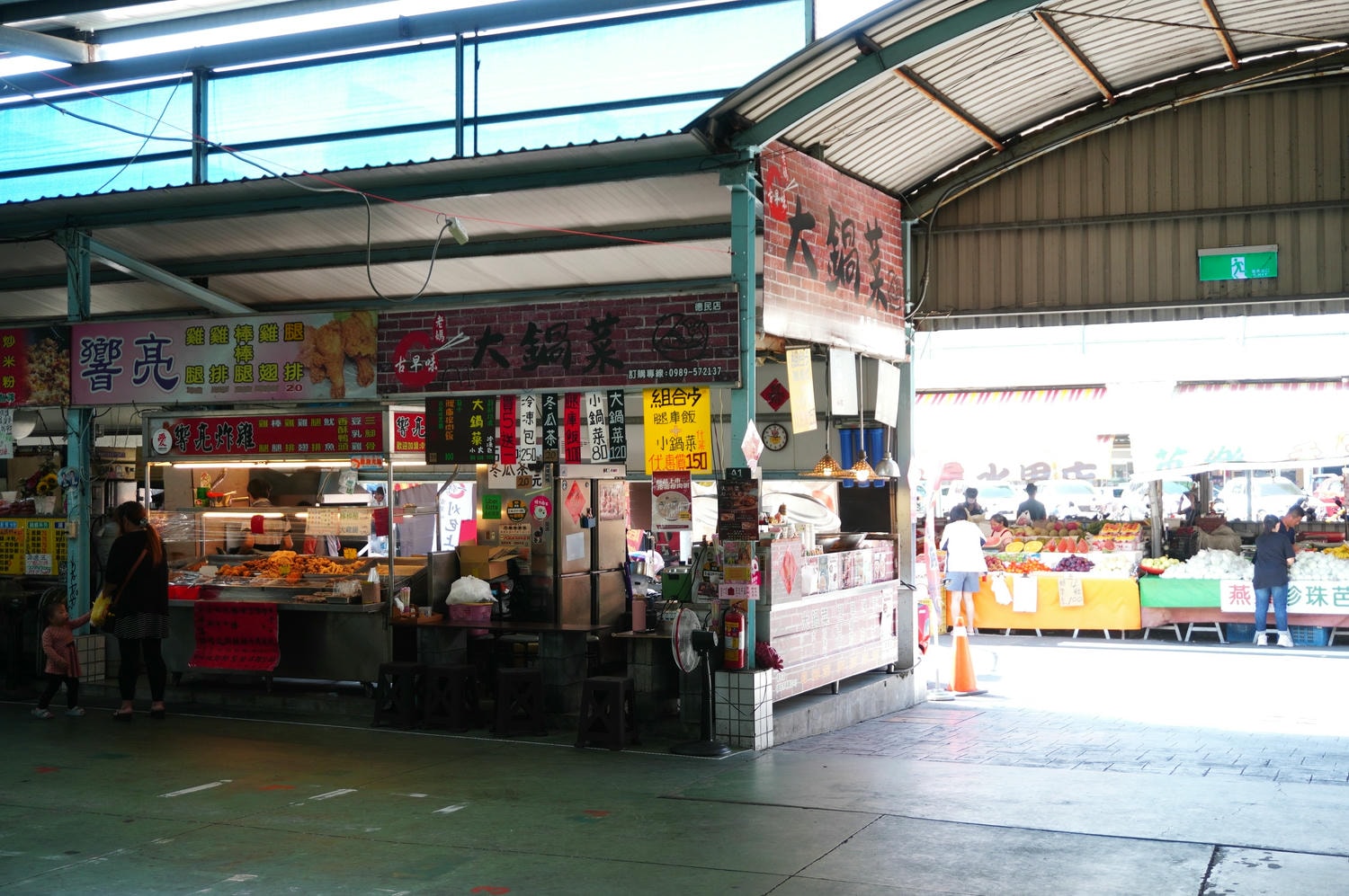 高雄人氣美食市場 -德民黃昏市場 | 超過百攤人氣美食熟食 | 實在銅板美食 | 高雄熟食市場 - 第21張圖 高雄人氣美食市場 -德民黃昏市場 | 超過百攤人氣美食熟食 | 實在銅板美食 | 高雄熟食市場
