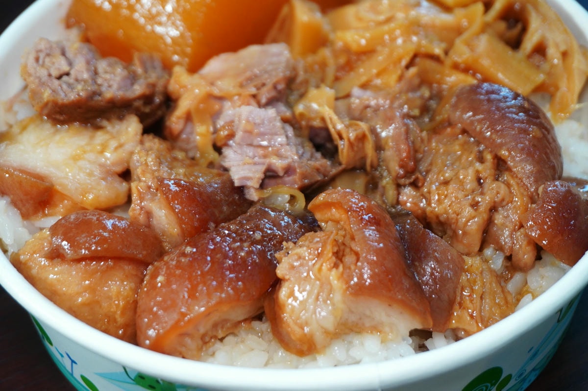 高雄人氣美食市場 -德民黃昏市場 | 超過百攤人氣美食熟食 | 實在銅板美食 | 高雄熟食市場 - 第14張圖 高雄人氣美食市場 -德民黃昏市場 | 超過百攤人氣美食熟食 | 實在銅板美食 | 高雄熟食市場