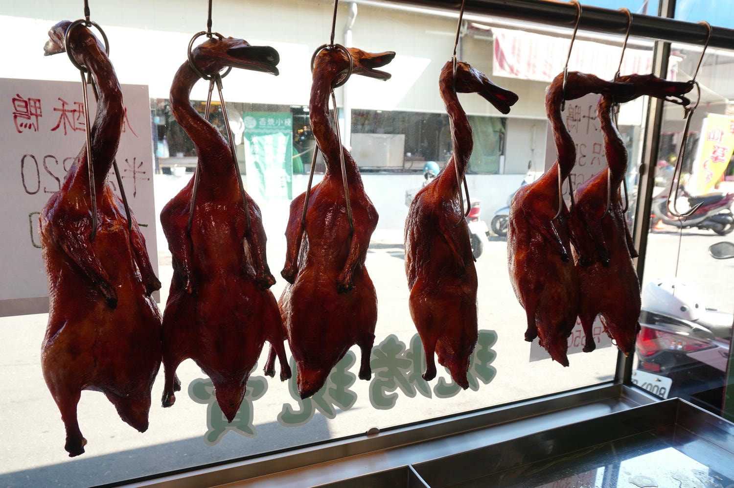 高雄人氣美食市場 -德民黃昏市場 | 超過百攤人氣美食熟食 | 實在銅板美食 | 高雄熟食市場 - 第24張圖 高雄人氣美食市場 -德民黃昏市場 | 超過百攤人氣美食熟食 | 實在銅板美食 | 高雄熟食市場