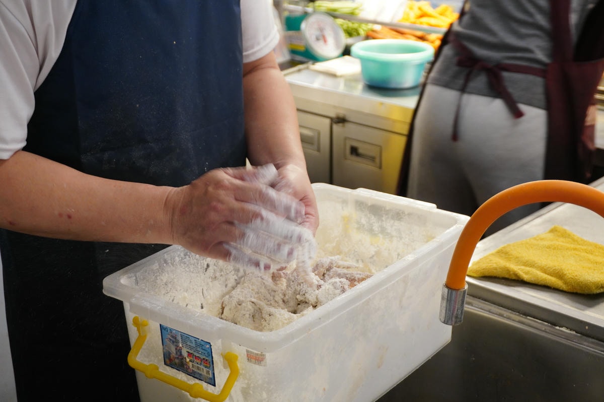 高雄人氣美食市場 -德民黃昏市場 | 超過百攤人氣美食熟食 | 實在銅板美食 | 高雄熟食市場 - 第35張圖 高雄人氣美食市場 -德民黃昏市場 | 超過百攤人氣美食熟食 | 實在銅板美食 | 高雄熟食市場