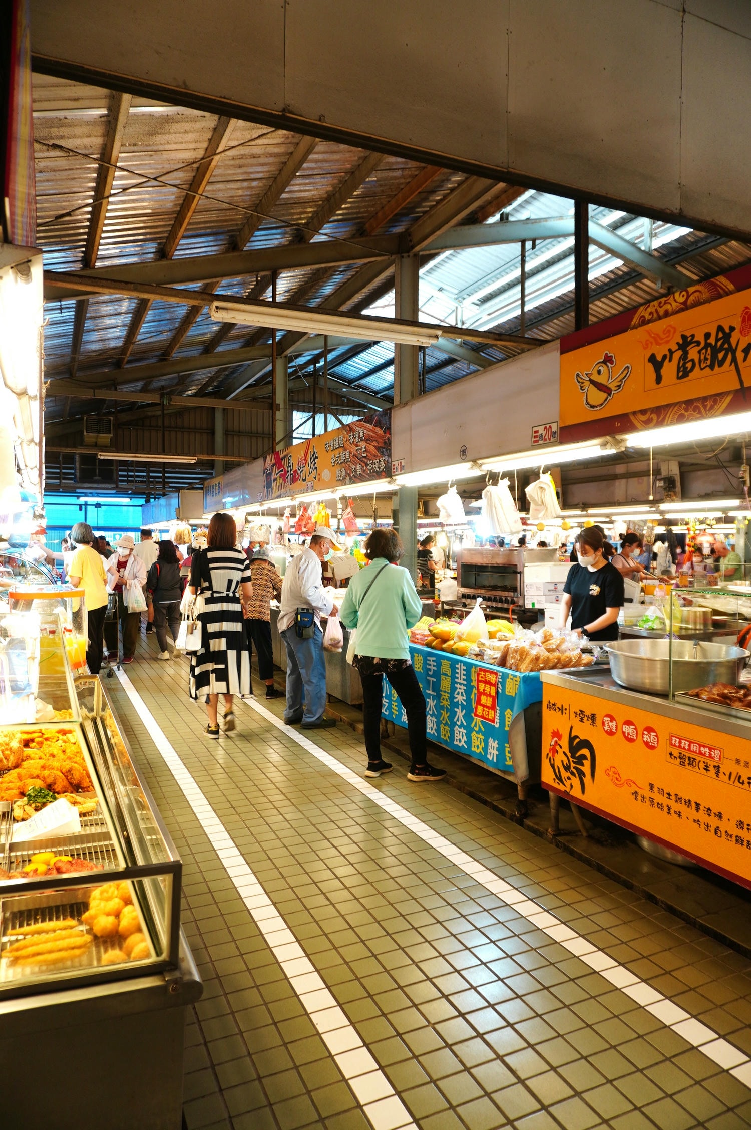 高雄人氣美食市場 -德民黃昏市場 | 超過百攤人氣美食熟食 | 實在銅板美食 | 高雄熟食市場 - 第4張圖 高雄人氣美食市場 -德民黃昏市場 | 超過百攤人氣美食熟食 | 實在銅板美食 | 高雄熟食市場