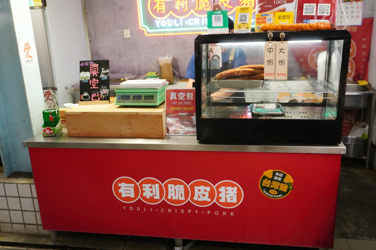 高雄人氣美食市場 -德民黃昏市場 | 超過百攤人氣美食熟食 | 實在銅板美食 | 高雄熟食市場 - 第39張圖 高雄人氣美食市場 -德民黃昏市場 | 超過百攤人氣美食熟食 | 實在銅板美食 | 高雄熟食市場