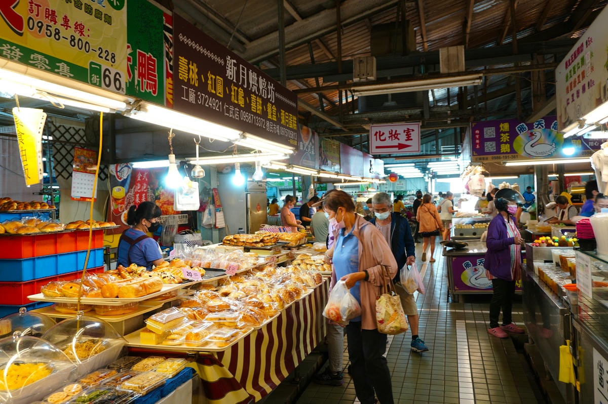 高雄人氣美食市場 -德民黃昏市場 | 超過百攤人氣美食熟食 | 實在銅板美食 | 高雄熟食市場 - 第42張圖 高雄人氣美食市場 -德民黃昏市場 | 超過百攤人氣美食熟食 | 實在銅板美食 | 高雄熟食市場