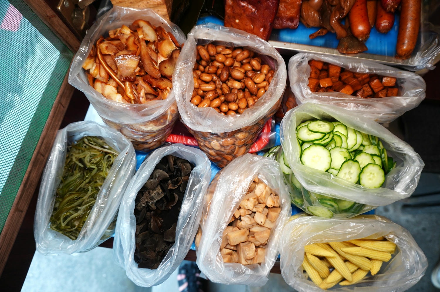 楠梓人必吃每天營業3小時滷味 | 李媽媽櫥窗滷味 楠梓站前店 | | 宅配滷味推薦 - 第4張圖 楠梓人必吃每天營業3小時滷味 | 李媽媽櫥窗滷味 楠梓站前店 | | 宅配滷味推薦