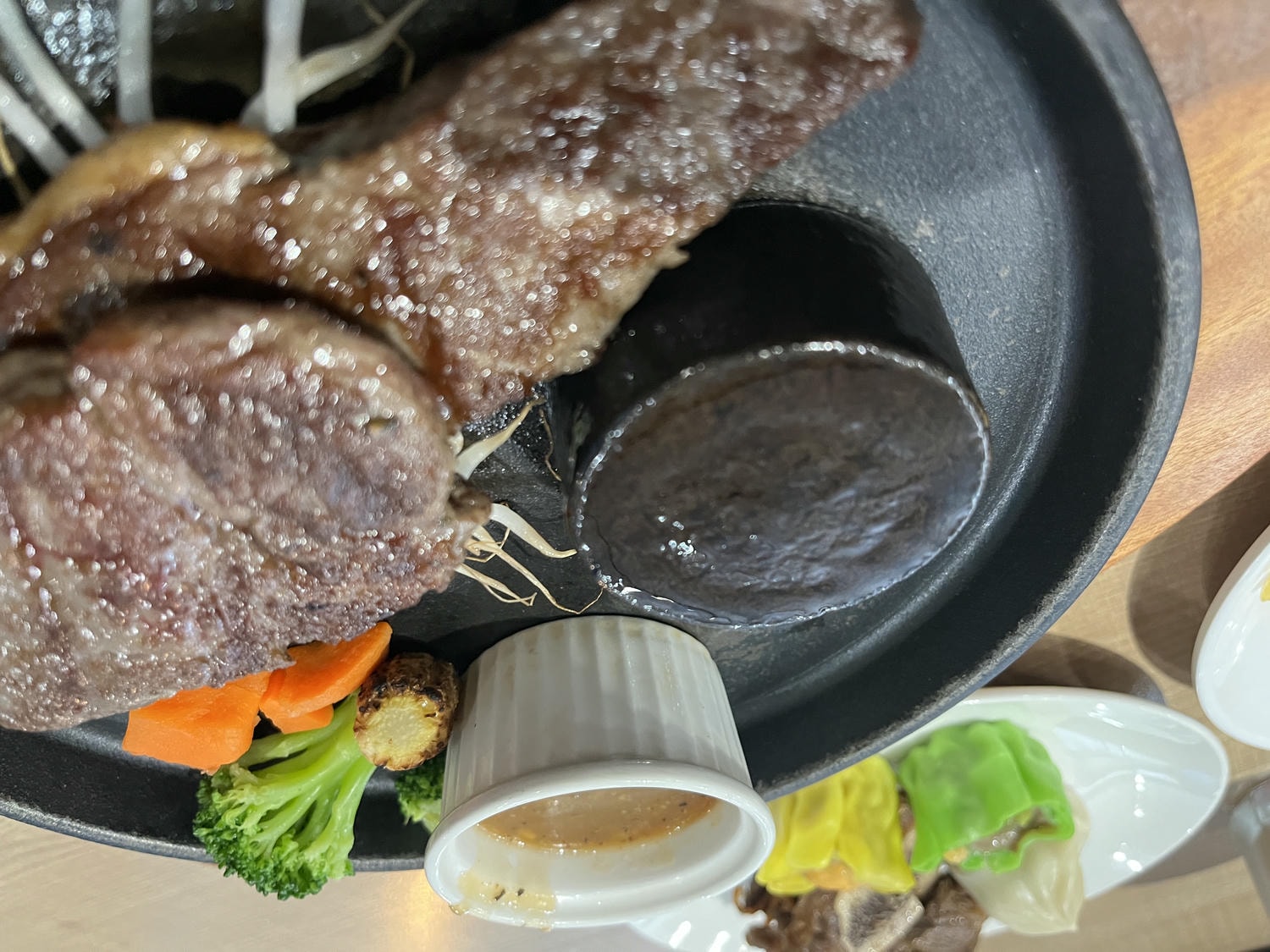 牛室炙燒牛排 高雄鳳山店 | 418 起主餐排餐+ 豐富自助吧料理無限享用