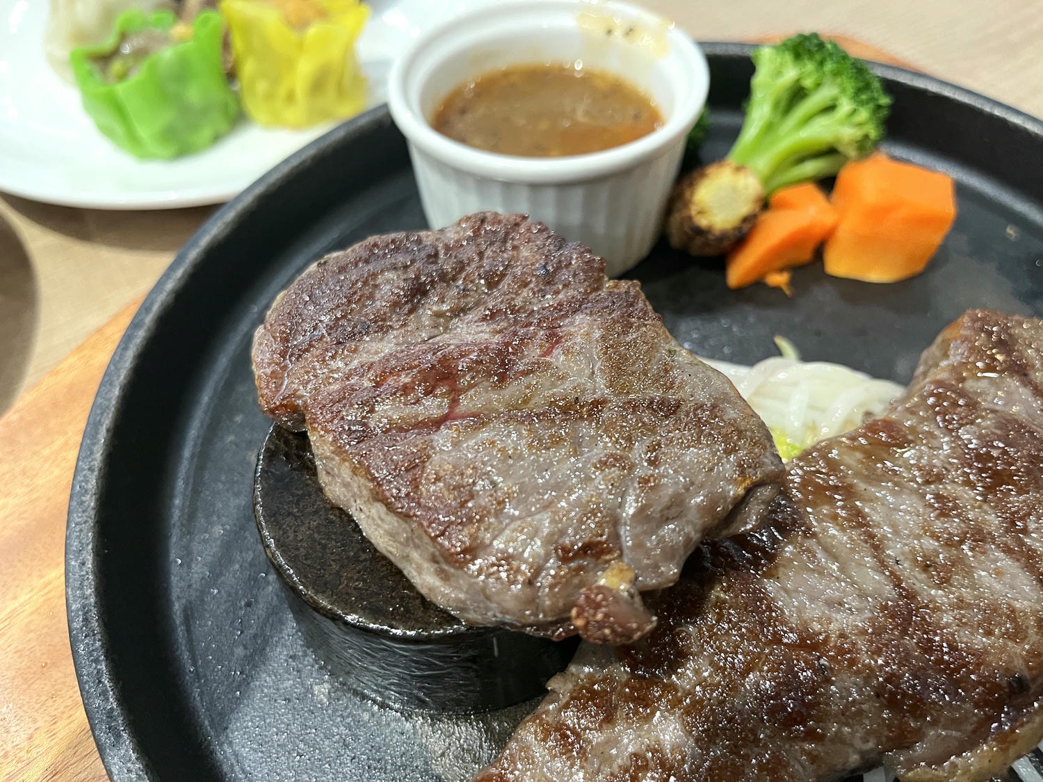 牛室炙燒牛排 高雄鳳山店 | 418 起主餐排餐+ 豐富自助吧料理無限享用