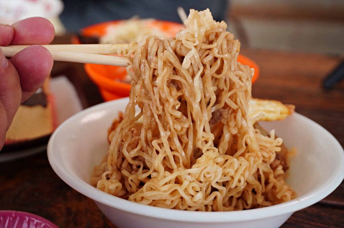 憶起痴麵 台南-安平新開古早童玩所 | 古早自熬鍋燒麵 | 美味台式小吃
