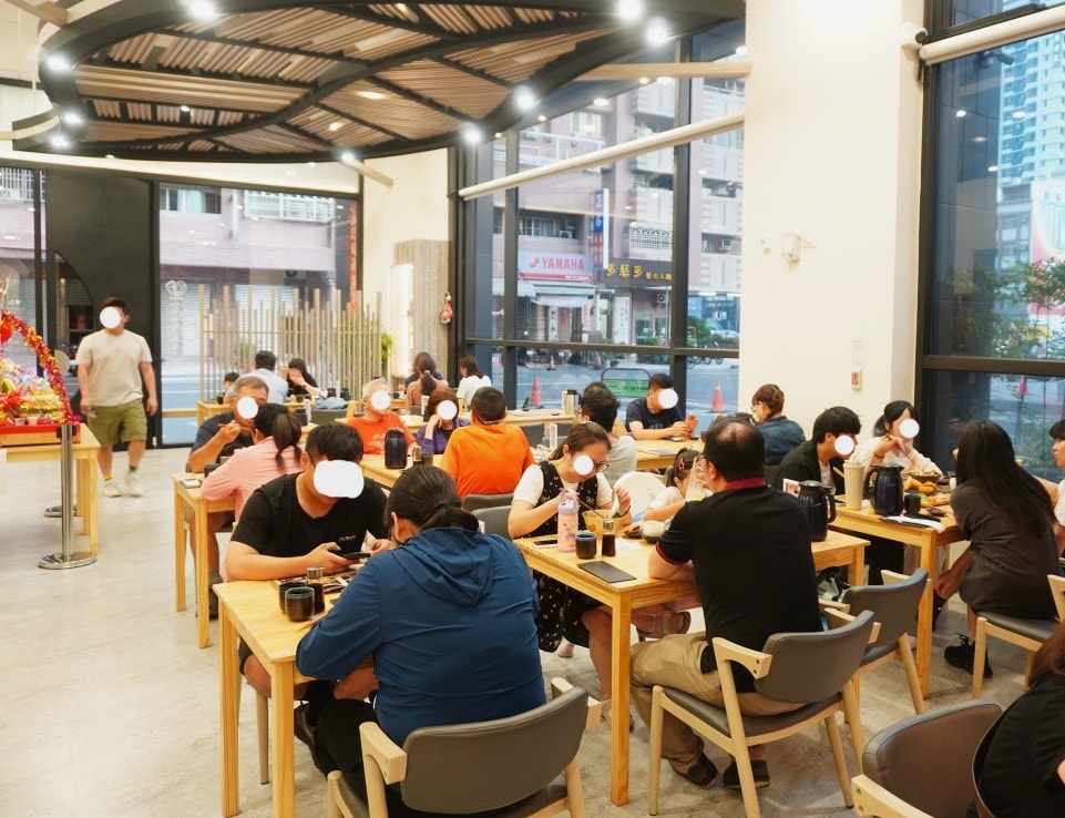 橘葉壽司 左營店 | 超霸氣份量 | 平價家庭聚餐 | 高雄日本料理推薦 - 第4張圖 橘葉壽司 左營店 | 超霸氣份量 | 平價家庭聚餐 | 高雄日本料理推薦