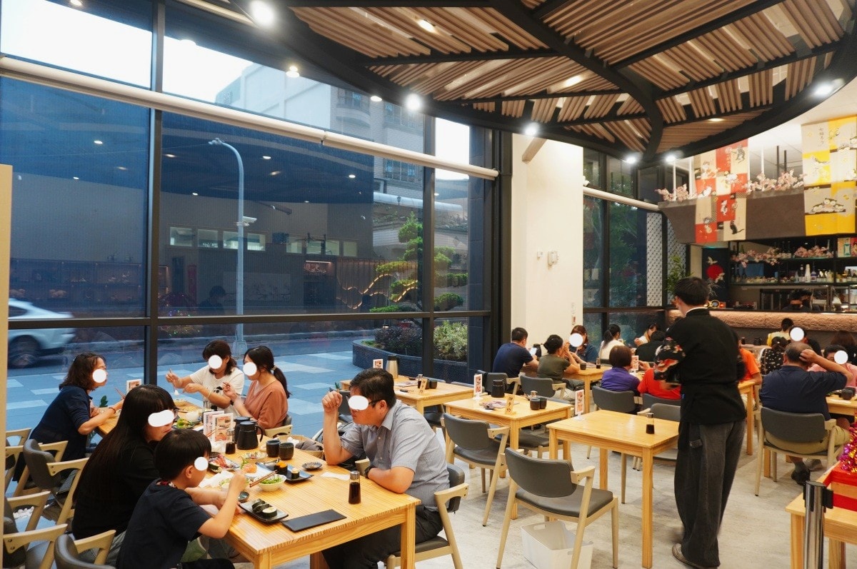 橘葉壽司 左營店 | 超霸氣份量 | 平價家庭聚餐 | 高雄日本料理推薦 - 第5張圖 橘葉壽司 左營店 | 超霸氣份量 | 平價家庭聚餐 | 高雄日本料理推薦