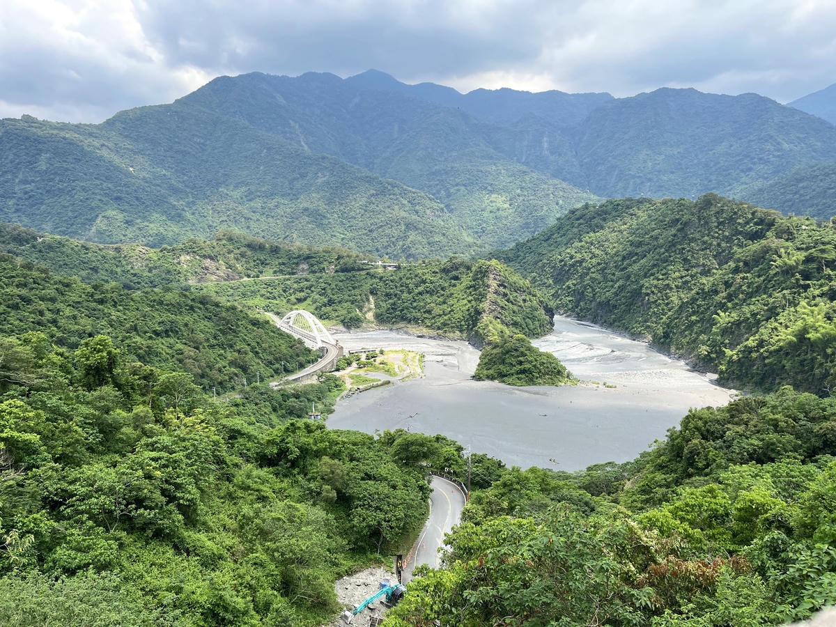 萬山部落 | 高雄茂林山中小鎮 | 臺灣唯一舊部落模型導覽 | 台灣最神秘的圖騰「萬山岩雕 」| 秘境涵洞瀑布 | 原住民風味餐 - 第41張圖 萬山部落 | 高雄茂林山中小鎮 | 臺灣唯一舊部落模型導覽 | 台灣最神秘的圖騰「萬山岩雕 」| 秘境涵洞瀑布 | 原住民風味餐
