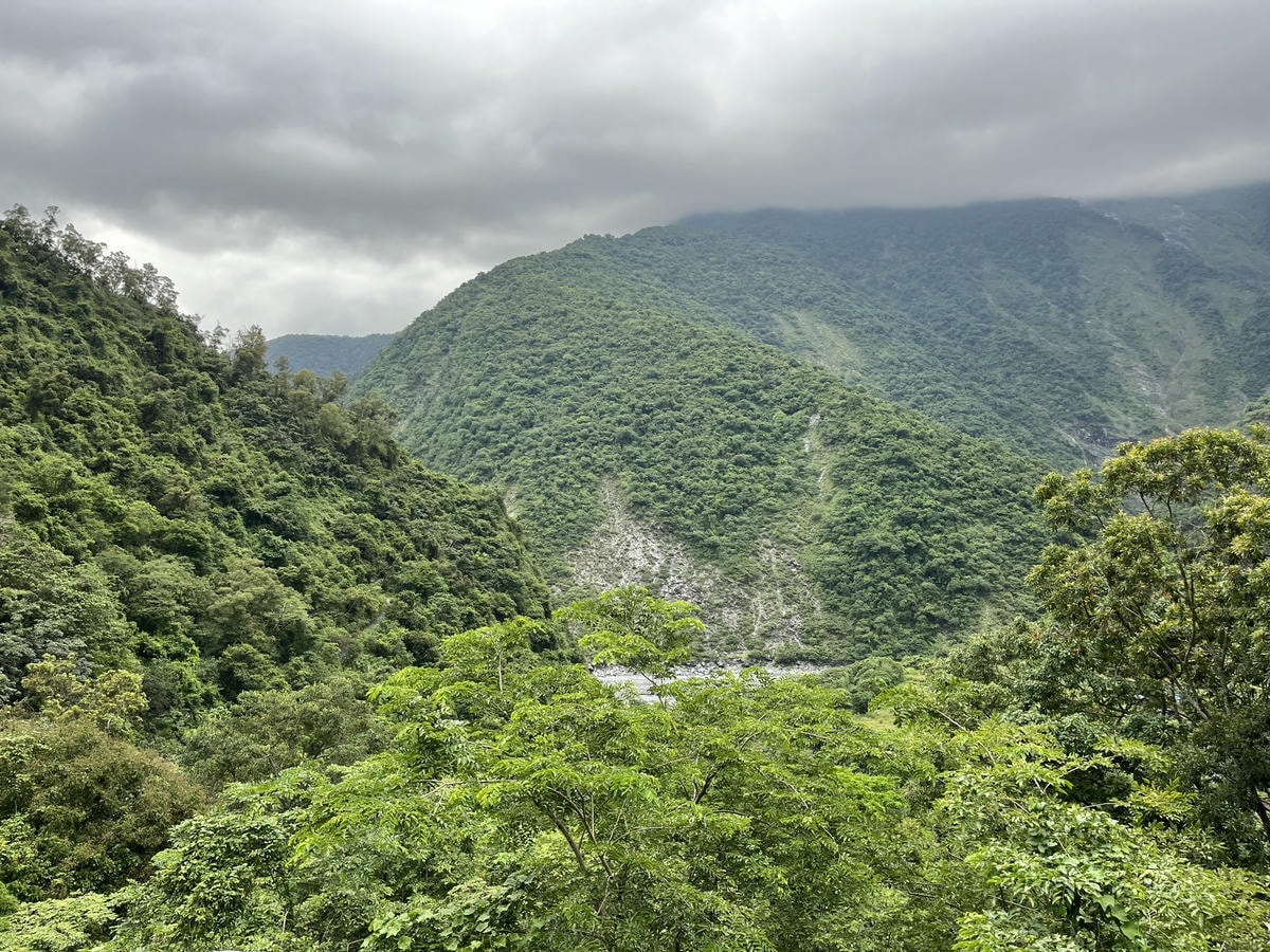 高雄茂林多納1日遊 | 帶你認識不一樣的多納隱密景點 | 多納吊橋 | 小長城 | 超好吃的石板烤肉 - 第39張圖 高雄茂林多納1日遊 | 帶你認識不一樣的多納隱密景點 | 多納吊橋 | 小長城 | 超好吃的石板烤肉