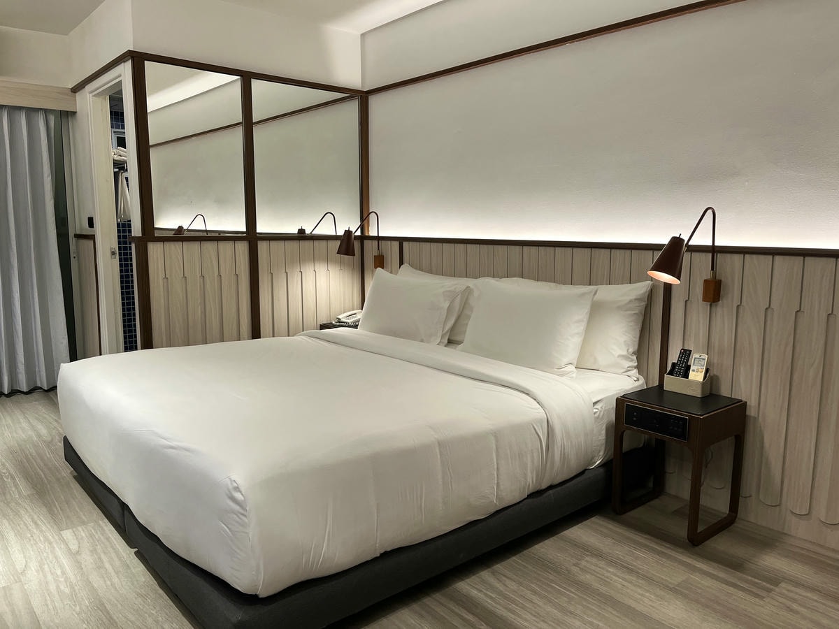 HOTEL AMBER 曼谷 | ONNUT 區 歐風古典飯店| BTS 10分鐘 | 賣場餐廳步行距離 | 曼谷平價飯店推薦