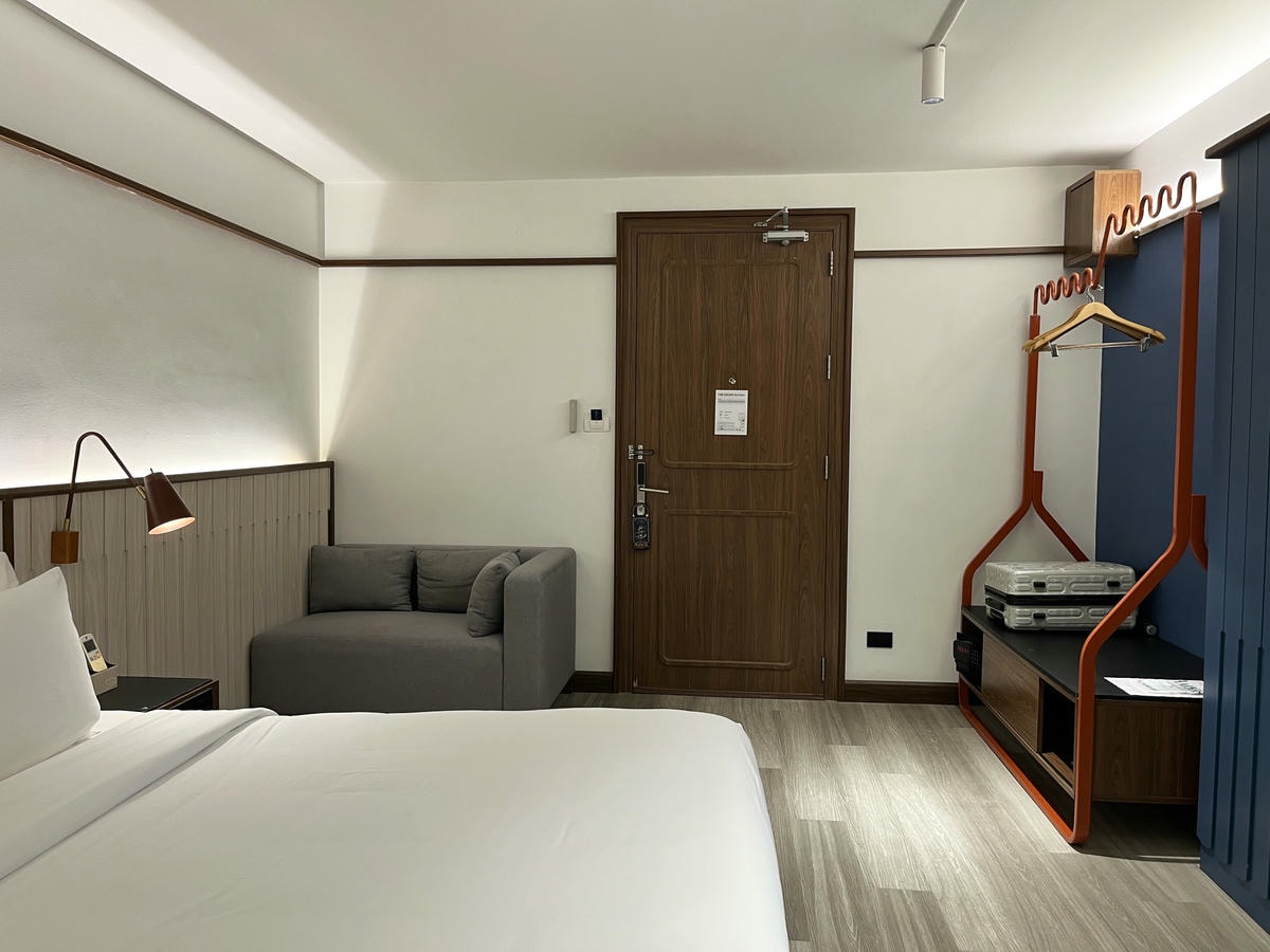 HOTEL AMBER 曼谷 | ONNUT 區 歐風古典飯店| BTS 10分鐘 | 賣場餐廳步行距離 | 曼谷平價飯店推薦
