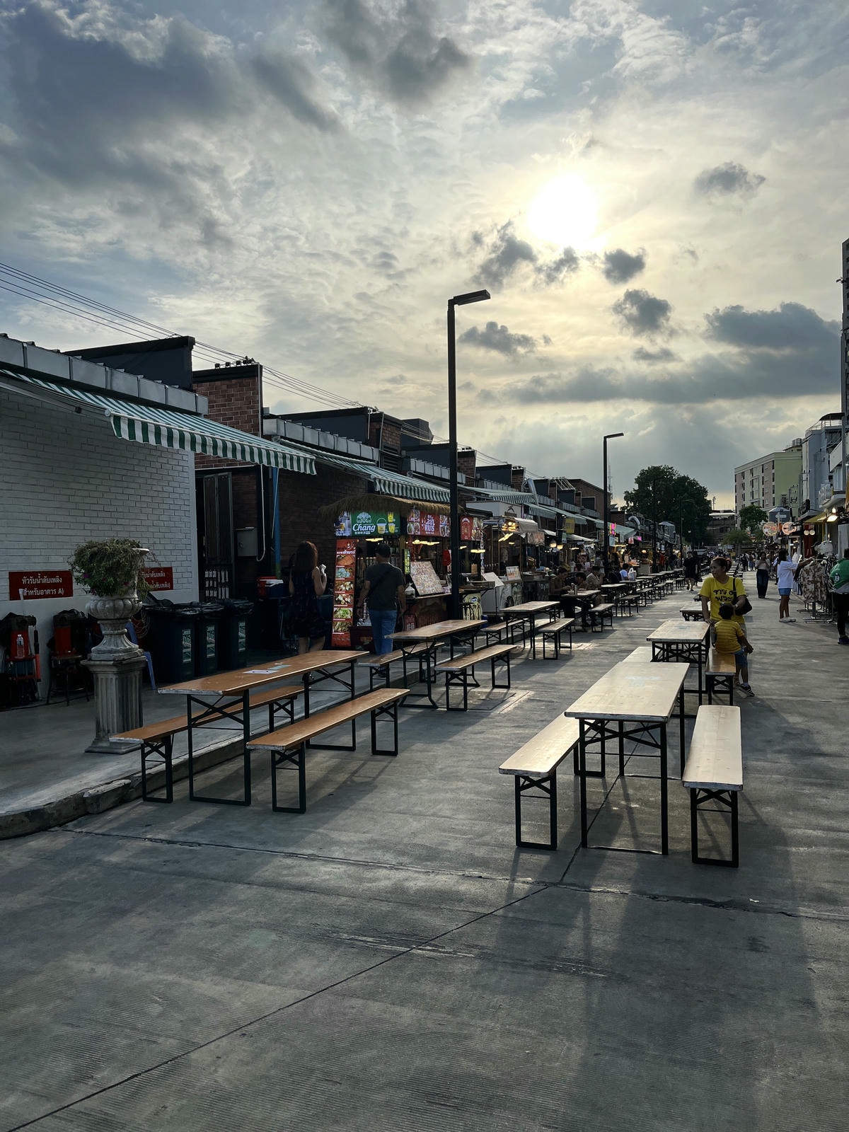 曼谷 JODD FAIRS RATCHADA 攻略 | 曼谷市中心全新乾淨觀光夜市MRT捷運走路2分鐘 - 第4張圖 曼谷 JODD FAIRS RATCHADA 攻略 | 曼谷市中心全新乾淨觀光夜市MRT捷運走路2分鐘