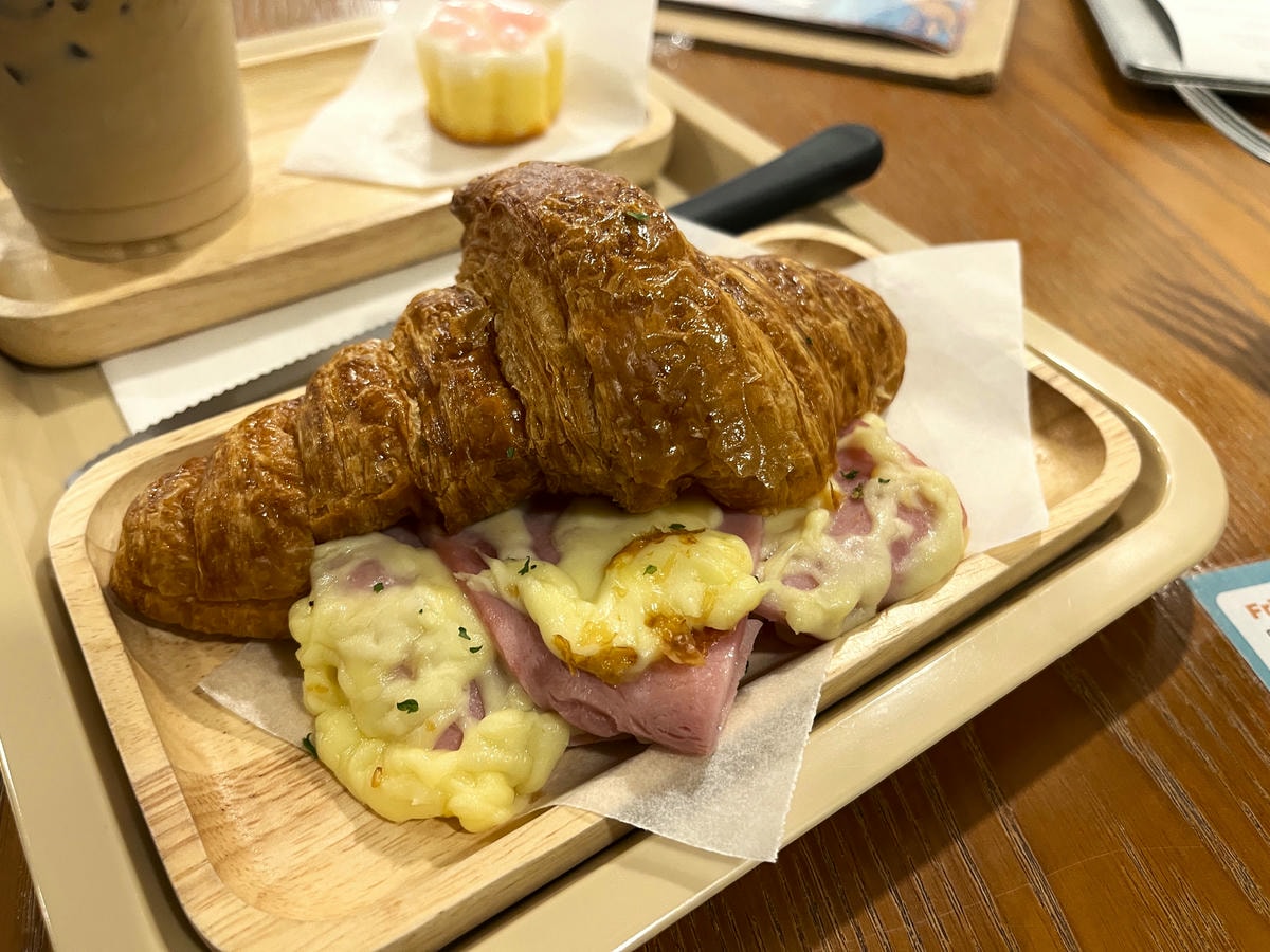 ASOK PETHOUSE CAT CAFE 曼谷 | 即將搬家 Asoke 領養機構開的貓咖啡 |