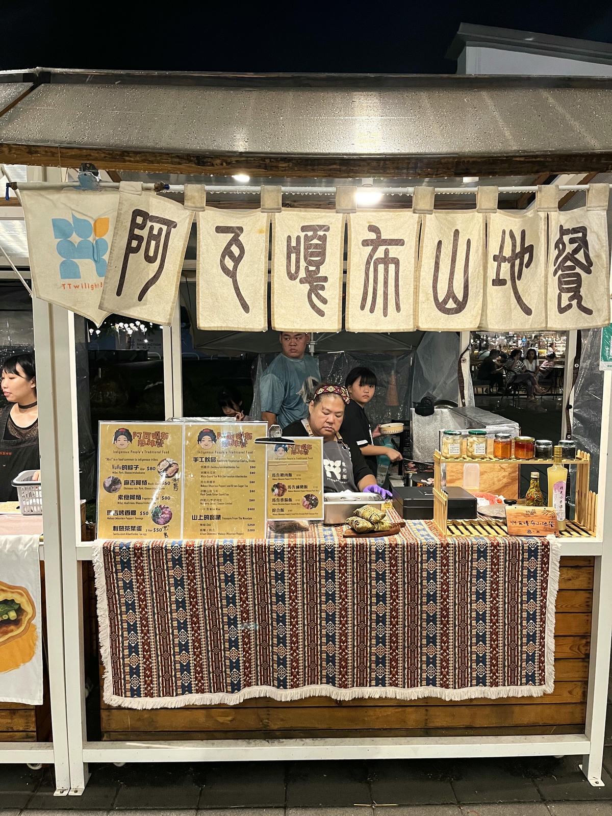 來台東輕旅行帶你怎麼玩 | 鐵花商圈微光集TTwilight Bazaar | 台東熱氣球季 | 2026台東博覽會 - 第82張圖 來台東輕旅行帶你怎麼玩 | 鐵花商圈微光集TTwilight Bazaar | 台東熱氣球季 | 2026台東博覽會